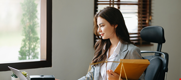 beautiful-woman-lawyer-working-gavel-tablet