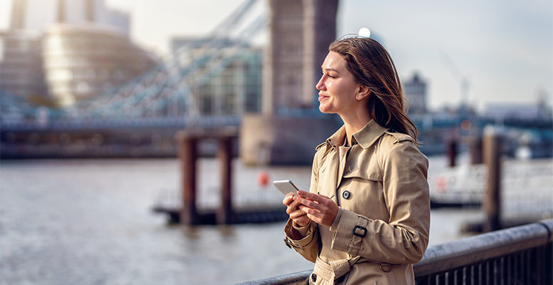 portrait-trendy-business-woman-holding-mobile