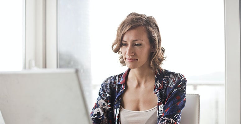 A teen age lady working on laptop